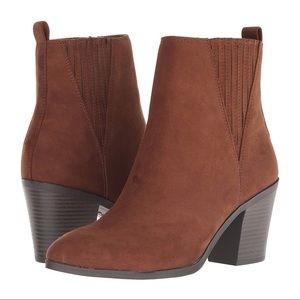 NWT 🛍️  Esprit Camel Suede Stacked Wooden Heel Chelsea Boots